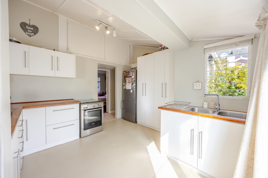 3 Bedroom Property for Sale in Lakeside Western Cape